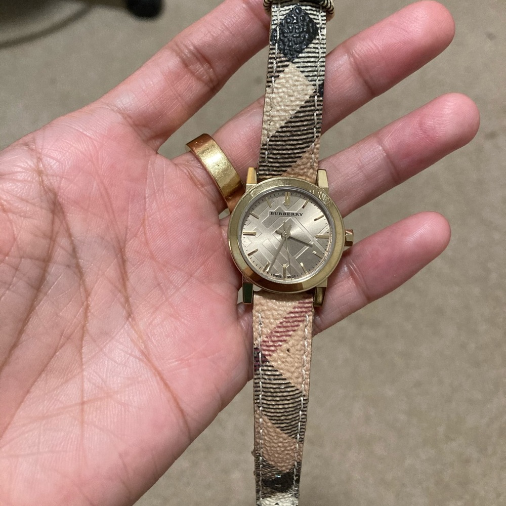 💯 Authentic Burberry Watch - Picture 1 of 8
